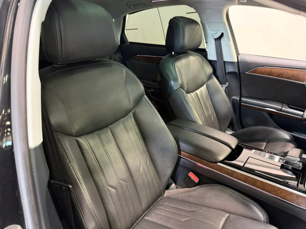 2021 Audi A8 Image 30