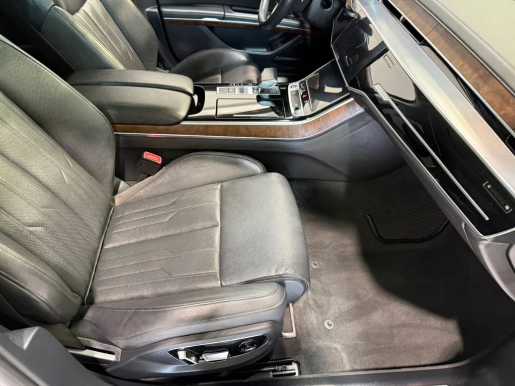2021 Audi A8 Image 31