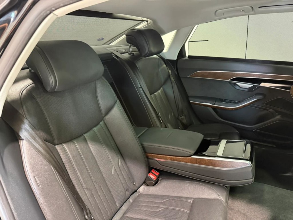 2021 Audi A8 Image 33