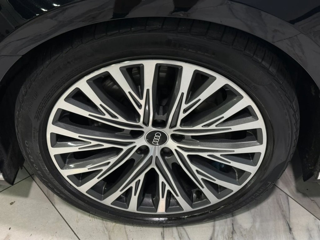 2021 Audi A8 Image 36