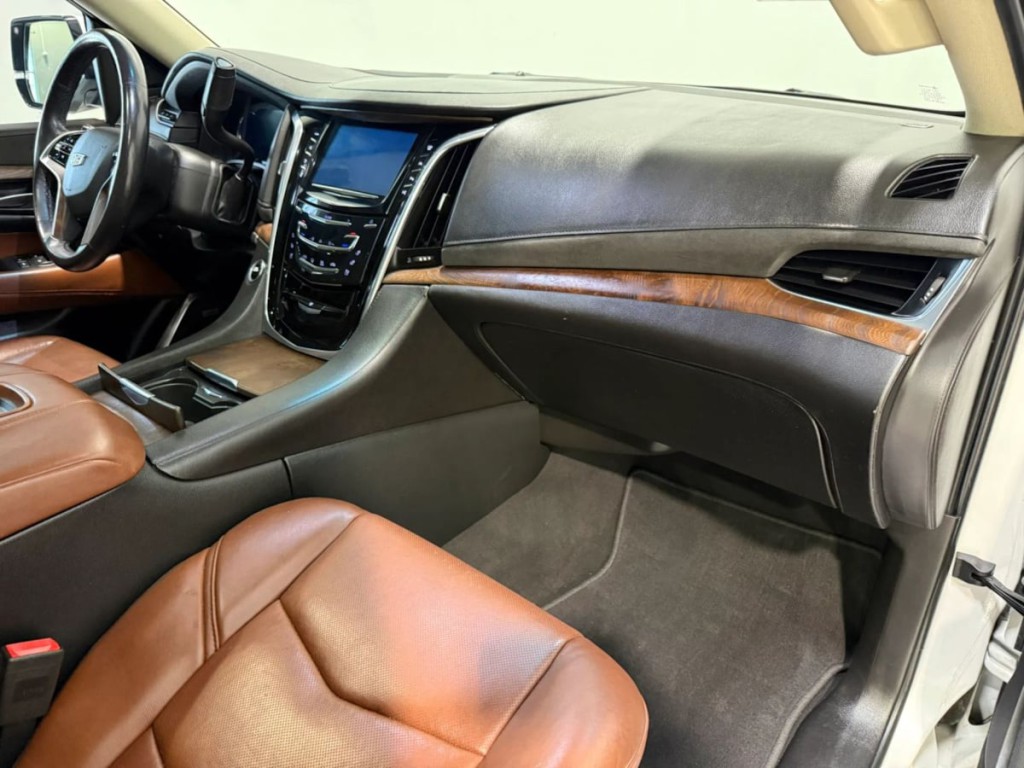 2018 Cadillac Escalade Image 28