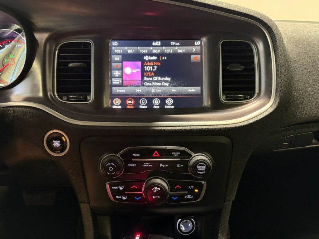 2021 Dodge Charger Image 18