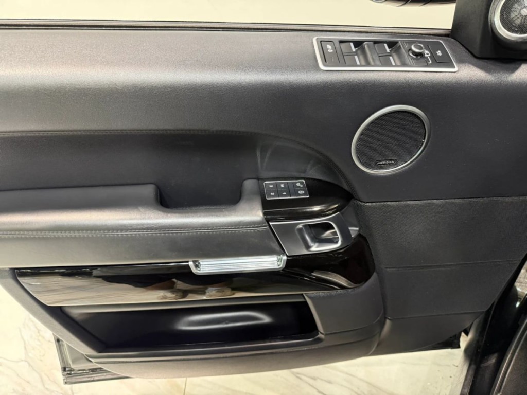 2016 Land Rover Range Rover Image 13