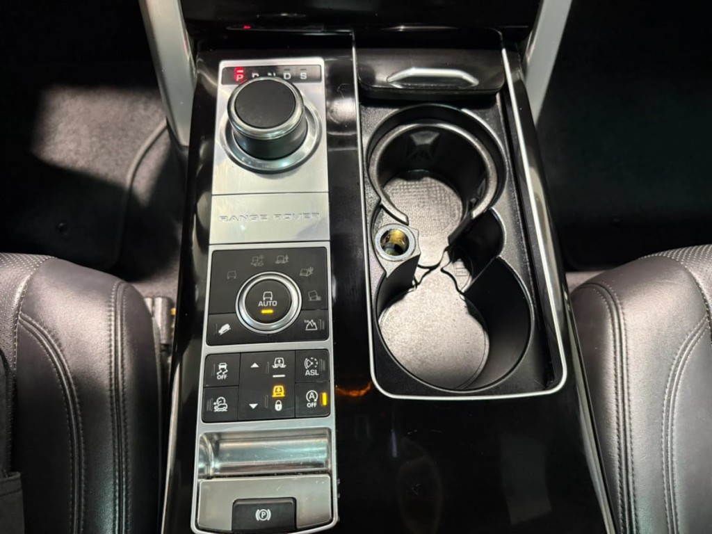 2016 Land Rover Range Rover Image 24