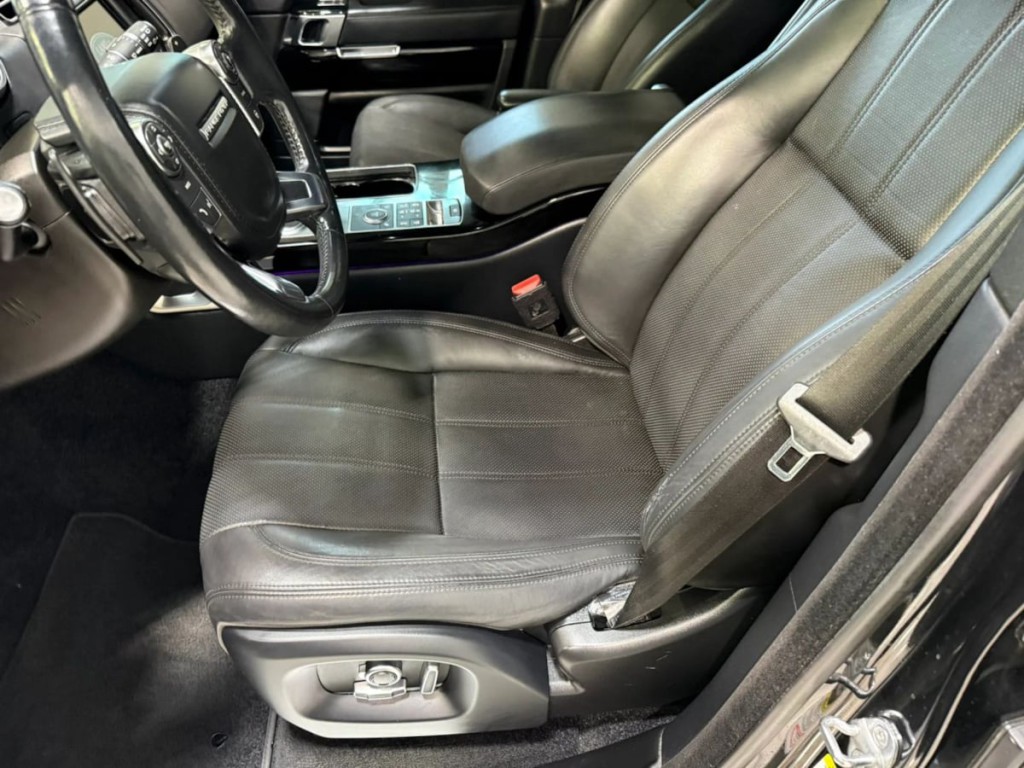 2016 Land Rover Range Rover Image 26