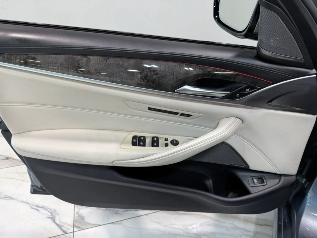 2018 BMW 5 Series Image 13