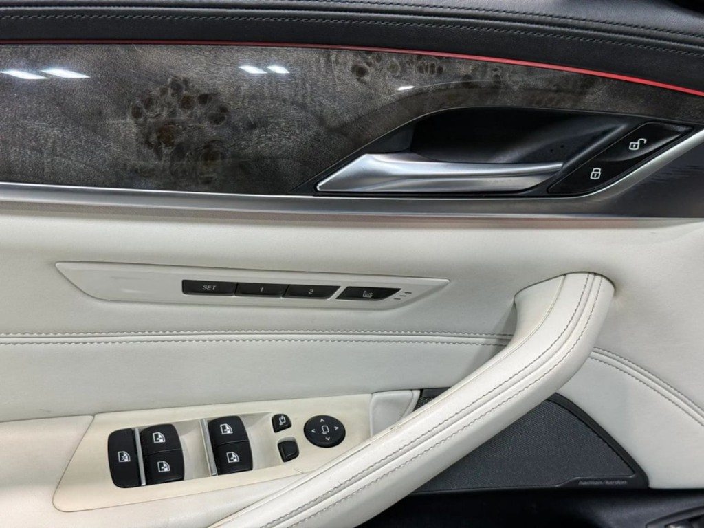 2018 BMW 5 Series Image 14