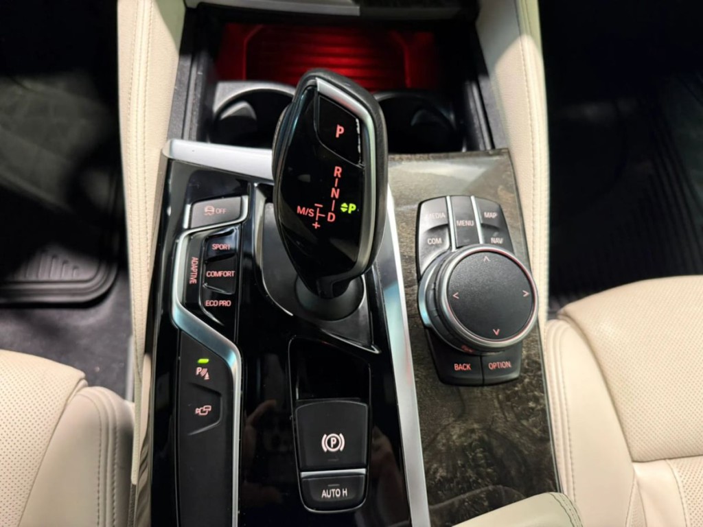 2018 BMW 5 Series Image 26