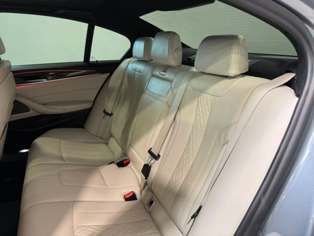 2018 BMW 5 Series Image 30