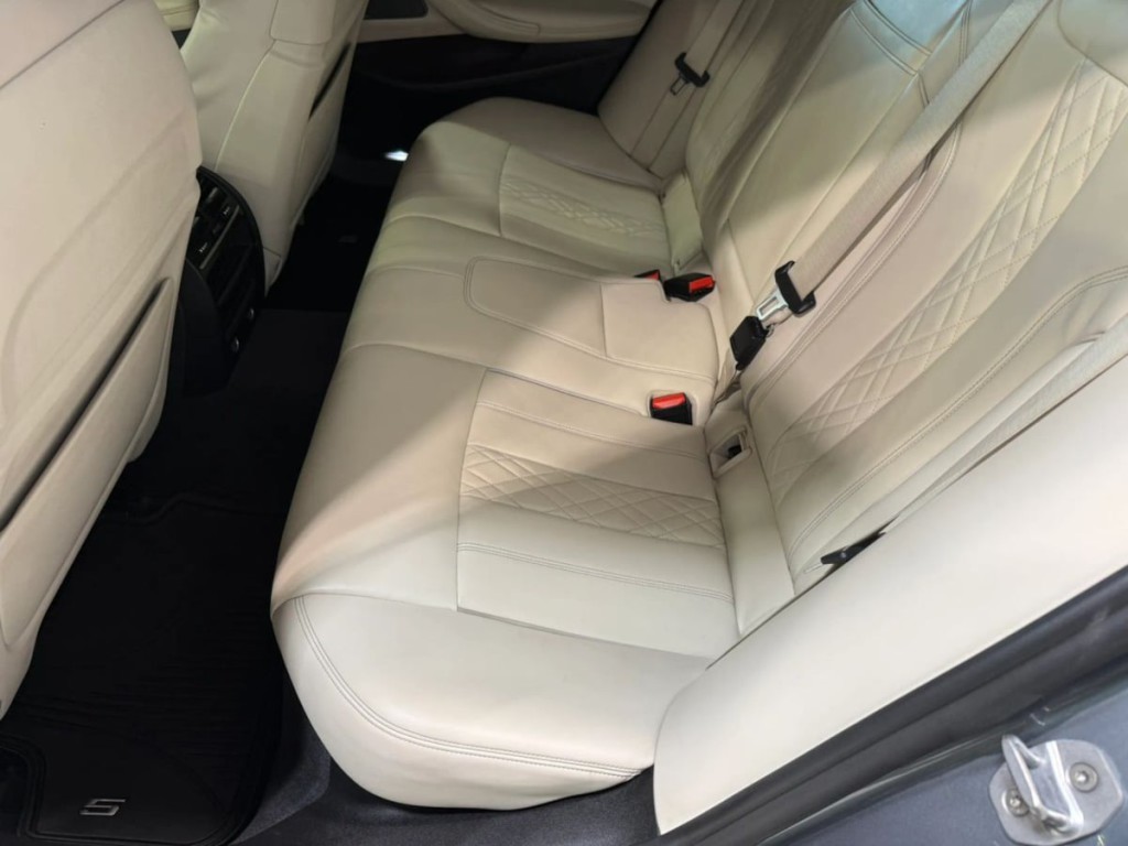 2018 BMW 5 Series Image 31