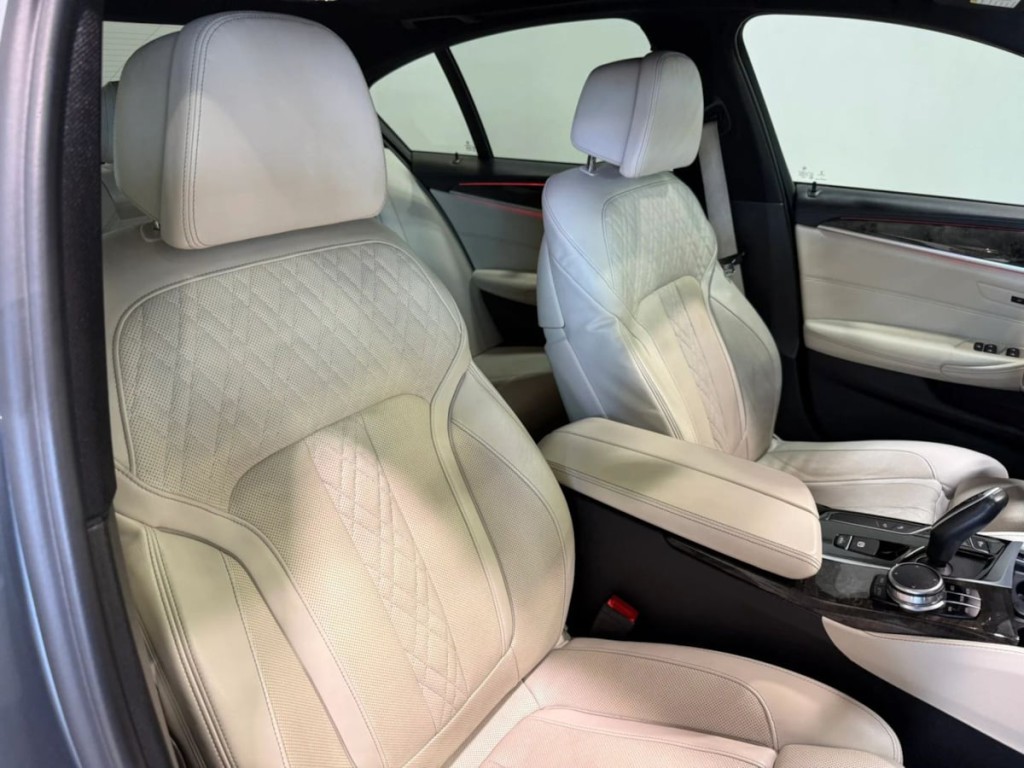 2018 BMW 5 Series Image 33