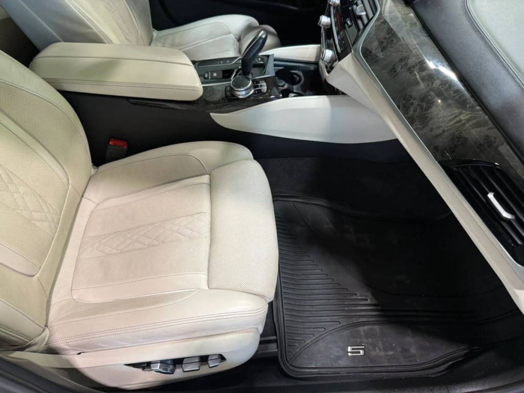 2018 BMW 5 Series Image 34