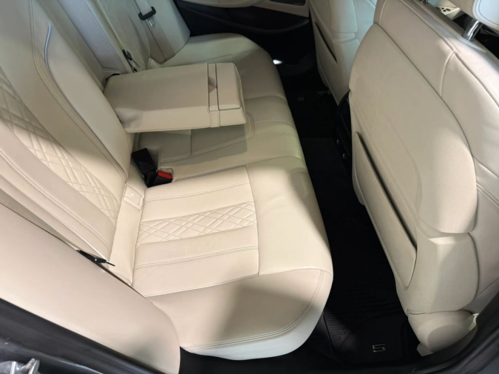 2018 BMW 5 Series Image 36