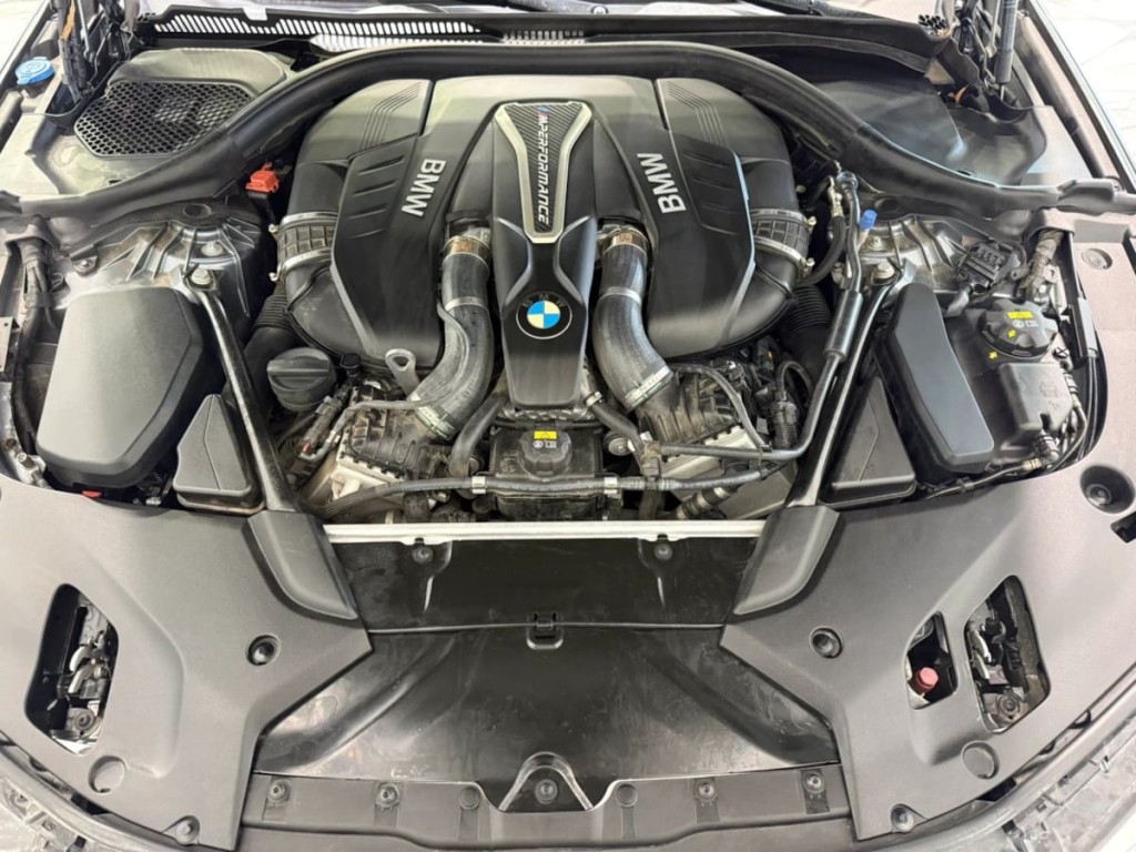 2018 BMW 5 Series Image 39