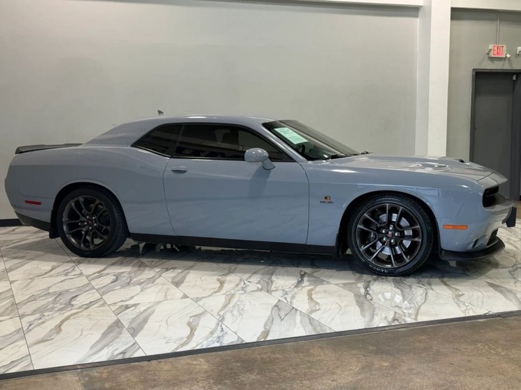2021 Dodge Challenger Image 6