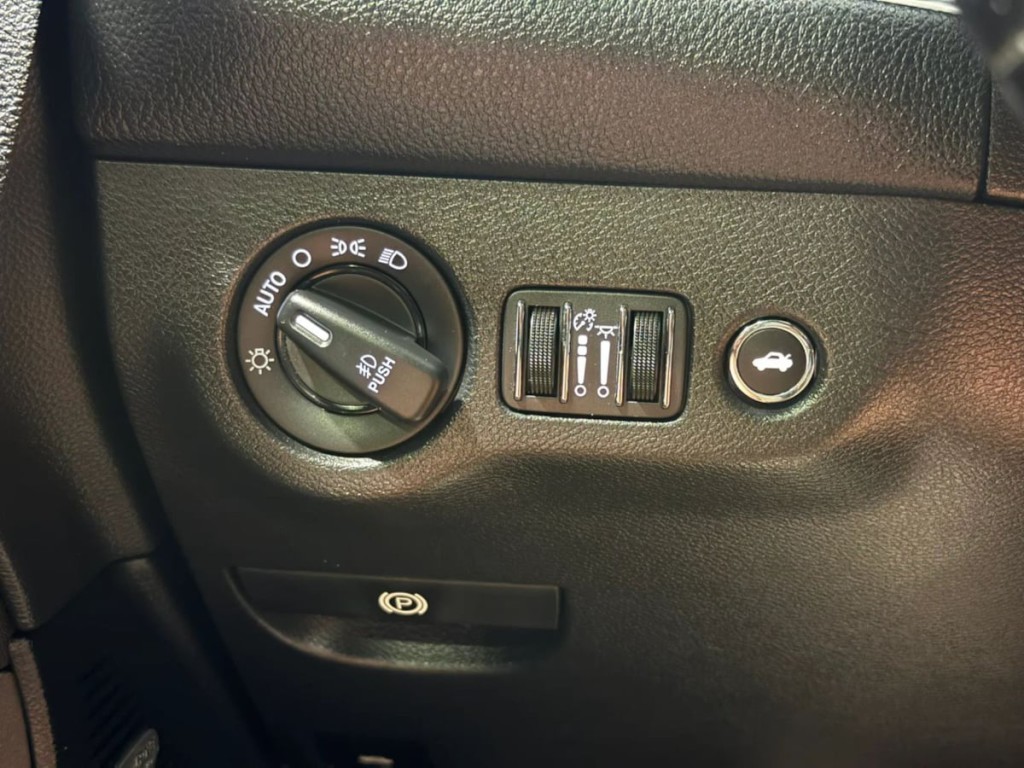 2021 Dodge Challenger Image 17