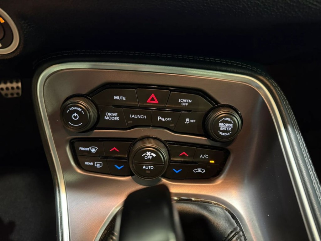2021 Dodge Challenger Image 25