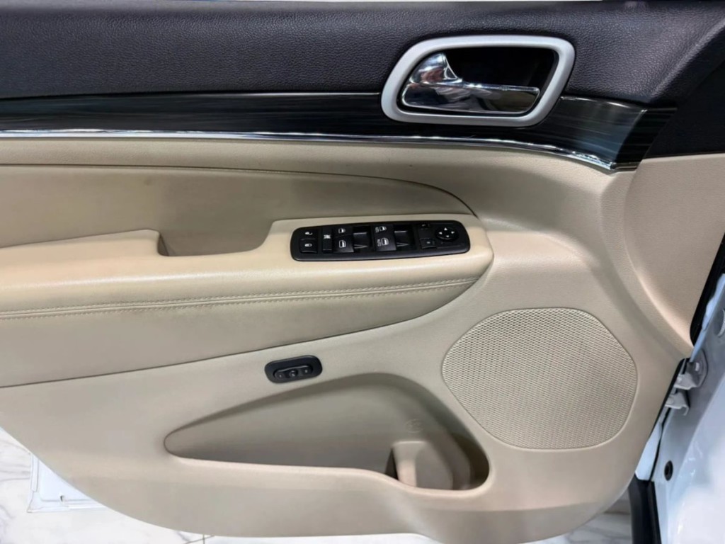 2019 Jeep Grand Cherokee Image 11