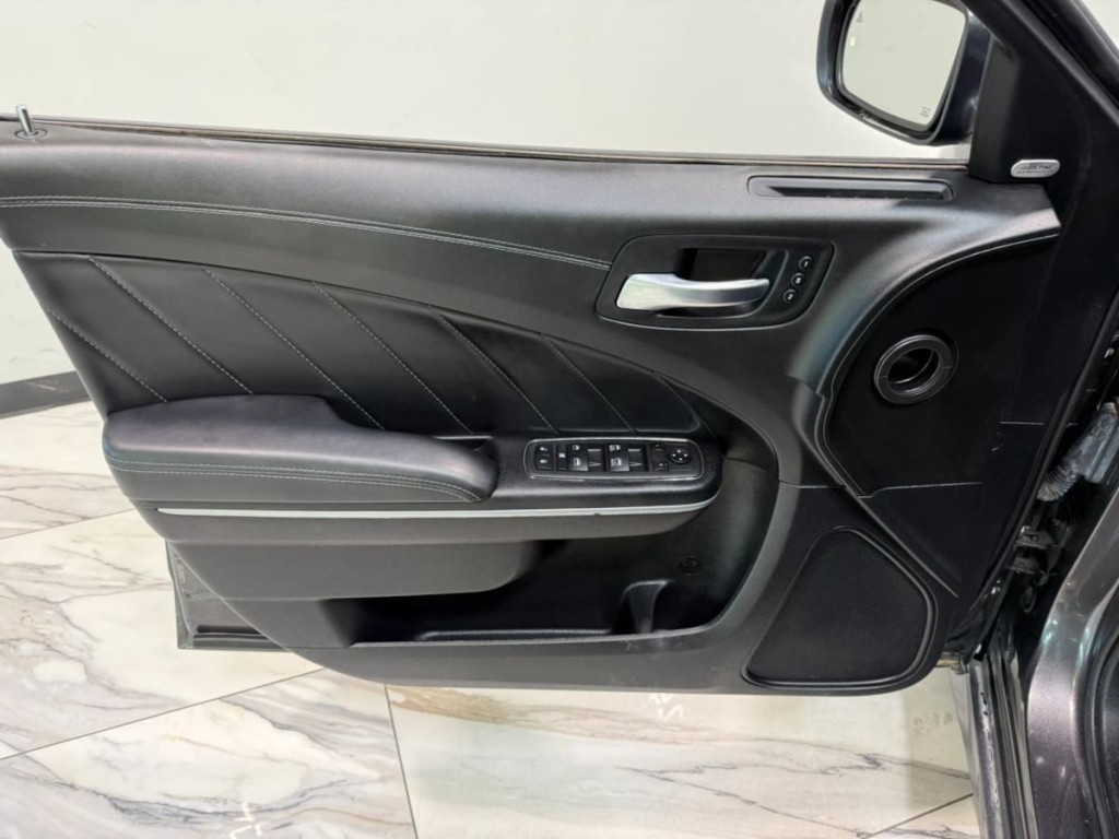 2022 Dodge Charger Image 12