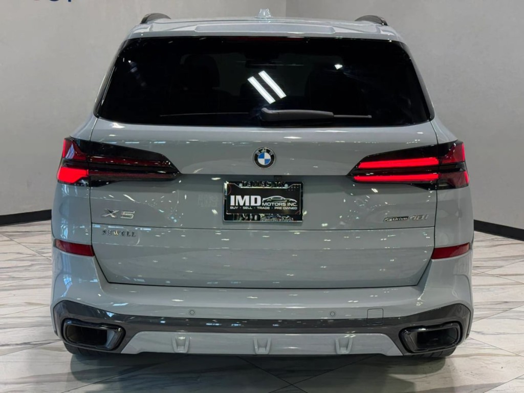 2025 BMW X5 Image 8