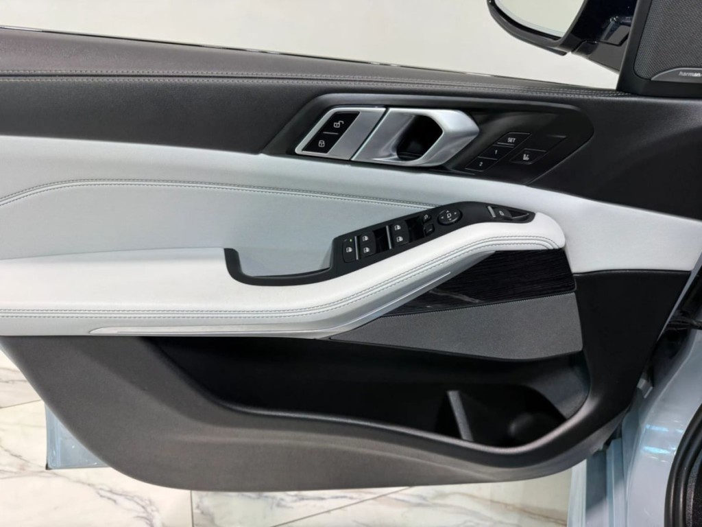 2025 BMW X5 Image 14