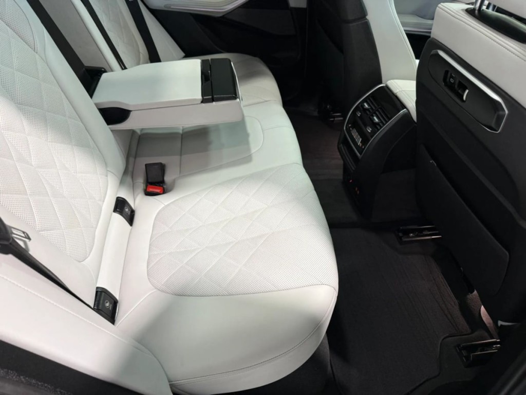 2025 BMW X5 Image 38
