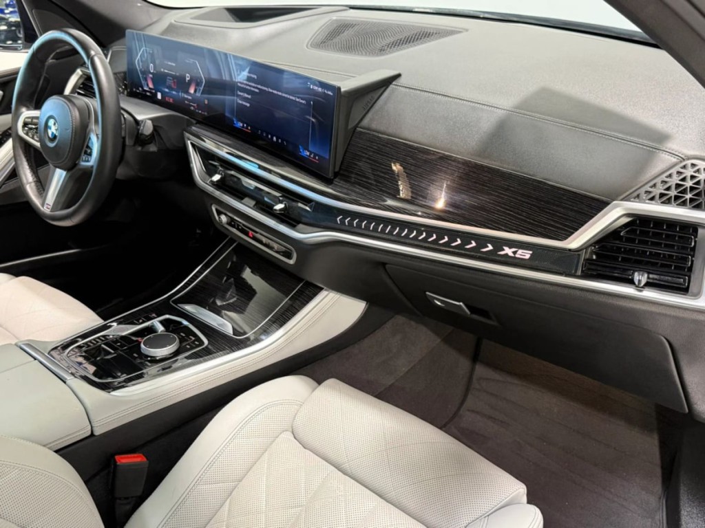 2025 BMW X5 Image 39
