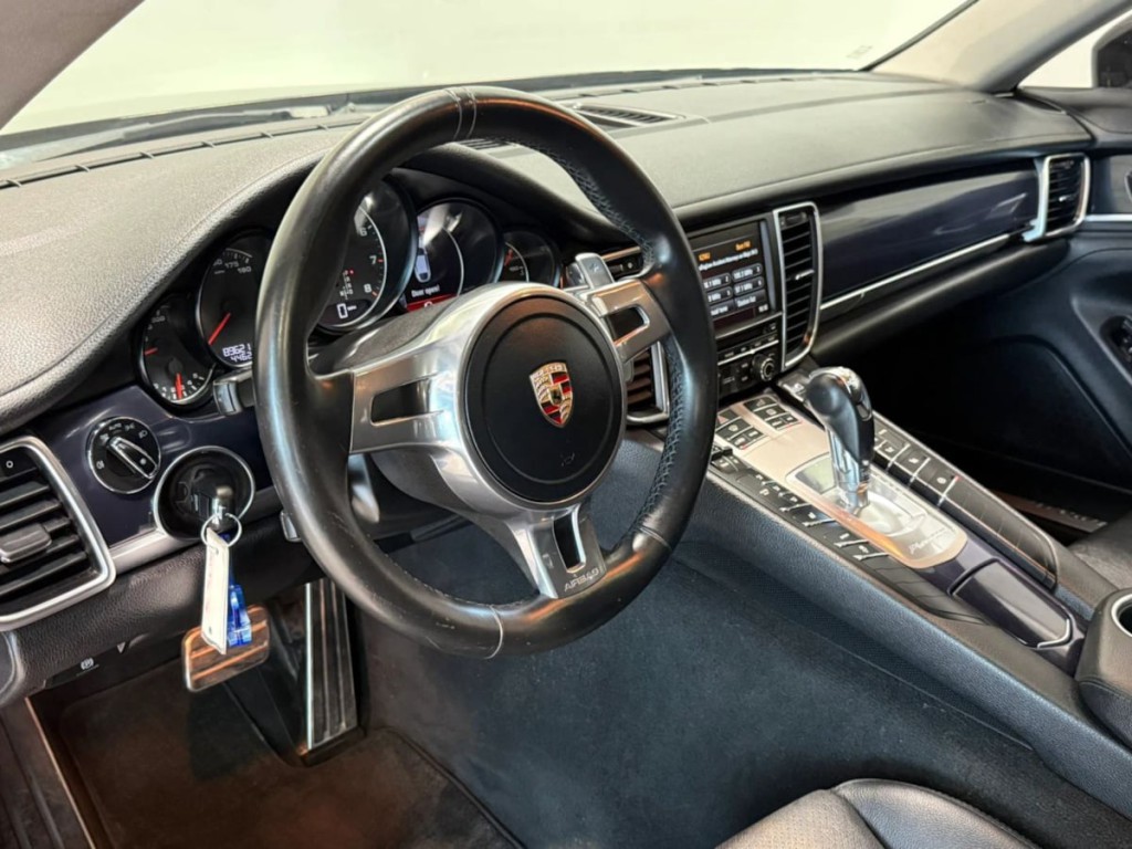 2014 Porsche Panamera Image 10