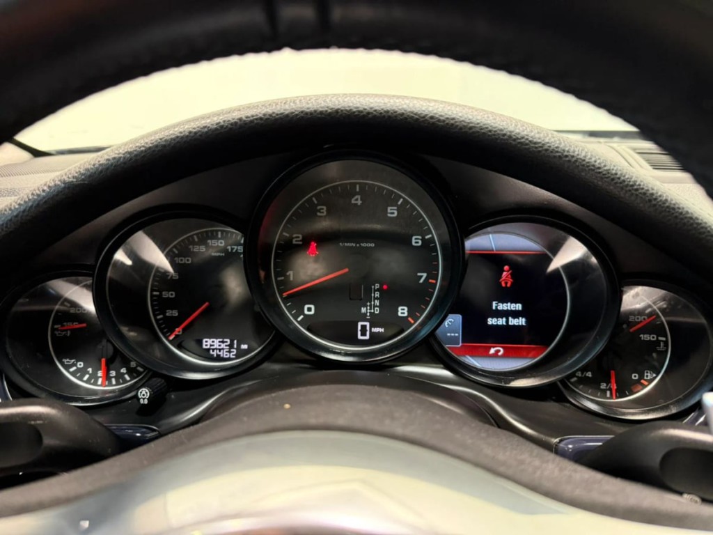 2014 Porsche Panamera Image 14