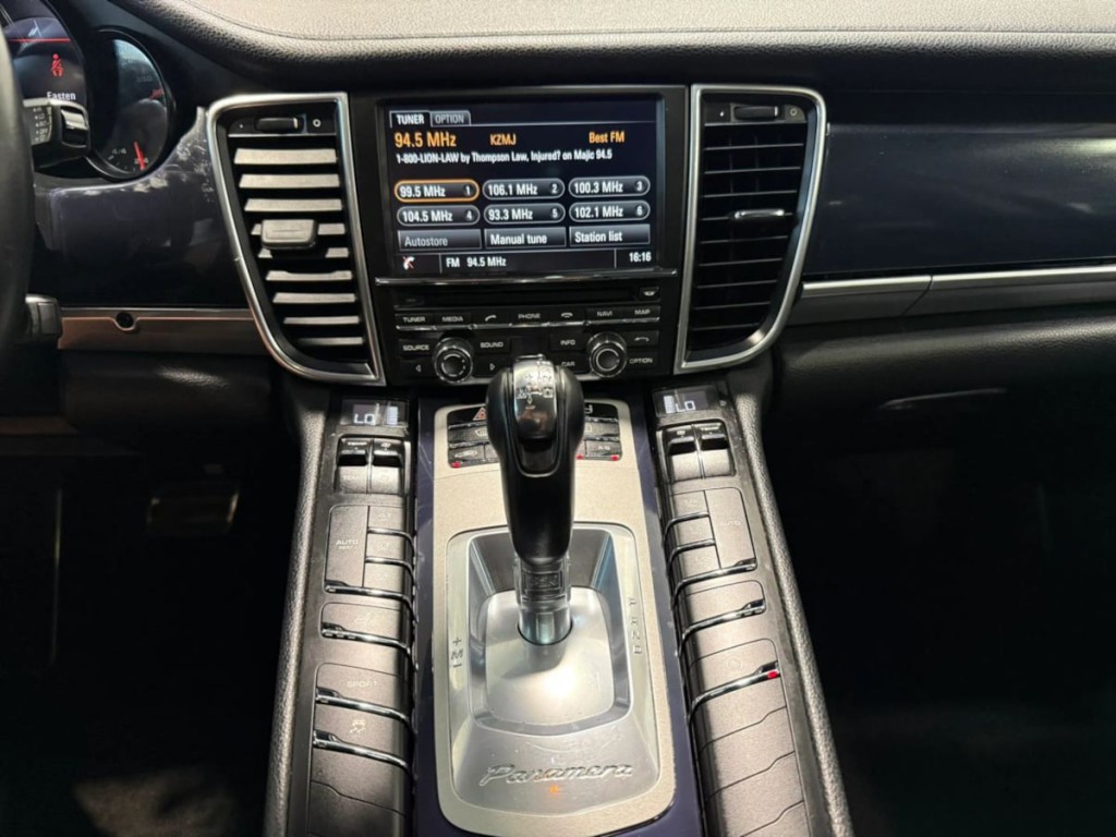 2014 Porsche Panamera Image 16