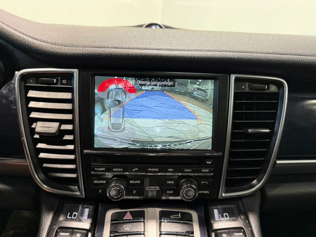 2014 Porsche Panamera Image 17