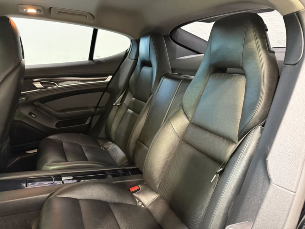 2014 Porsche Panamera Image 22