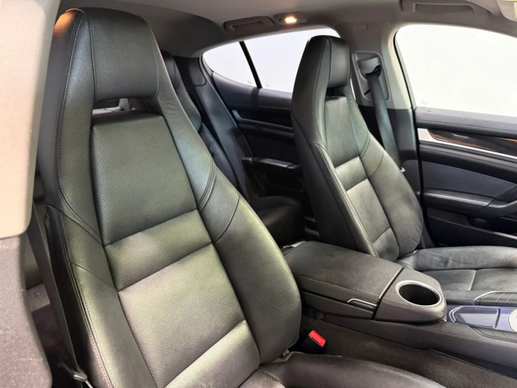 2014 Porsche Panamera Image 24