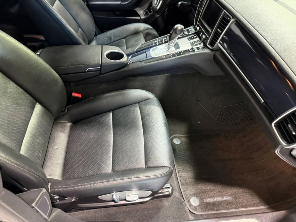 2014 Porsche Panamera Image 25