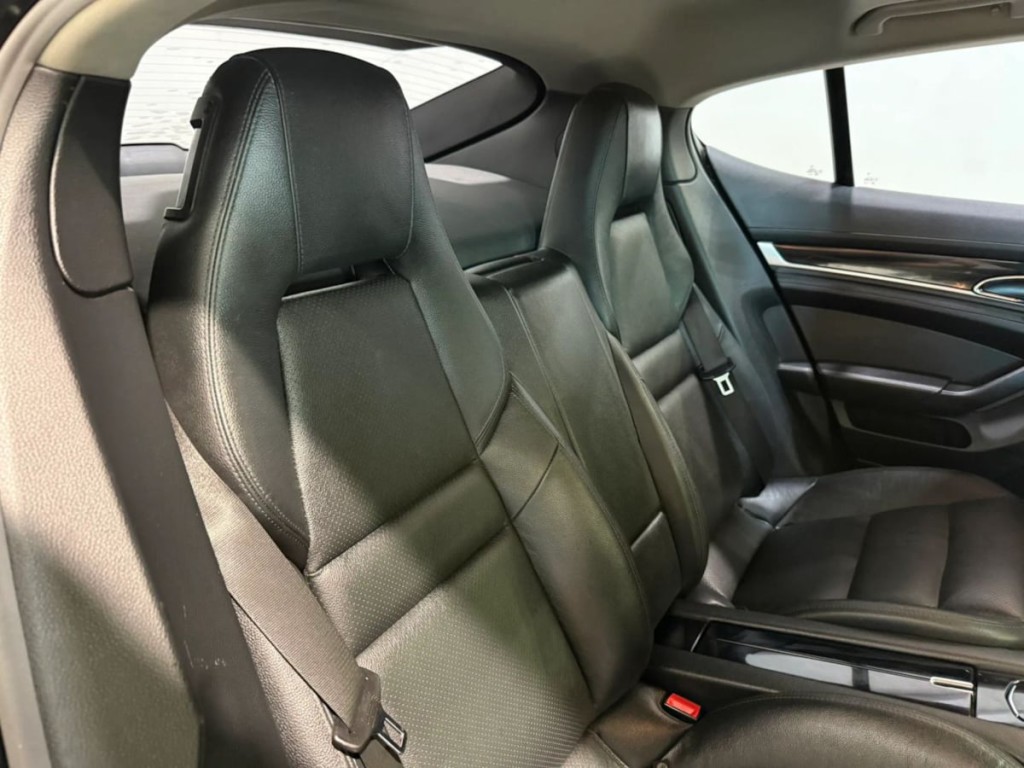 2014 Porsche Panamera Image 28