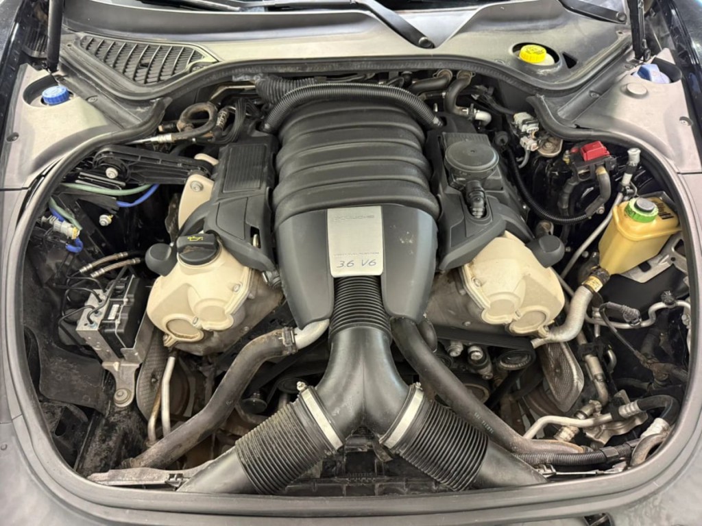 2014 Porsche Panamera Image 30