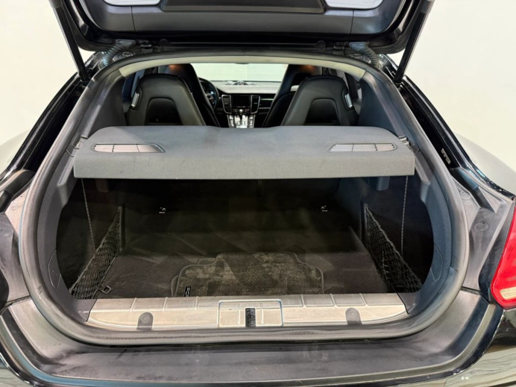 2014 Porsche Panamera Image 31