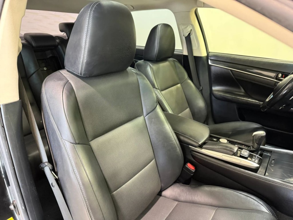 2016 Lexus GS Image 32