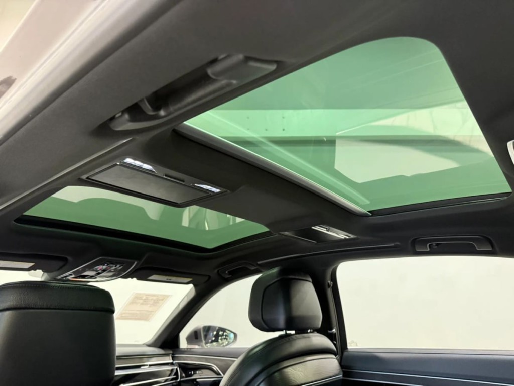 2019 Audi A8 Image 38