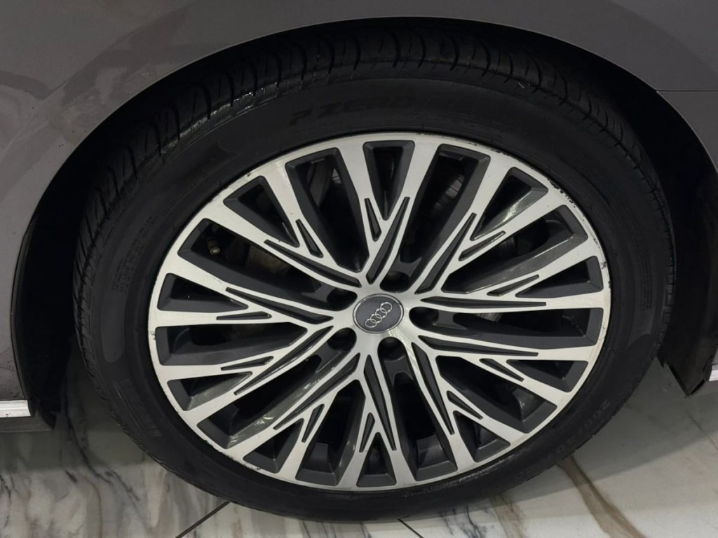 2019 Audi A8 Image 40