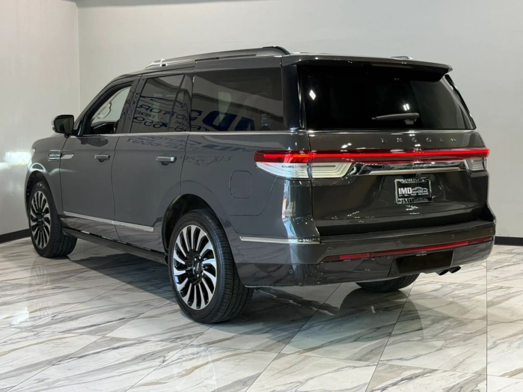 2023 Lincoln Navigator Image 8