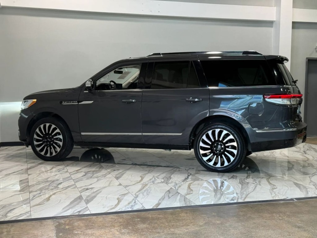 2023 Lincoln Navigator Image 9