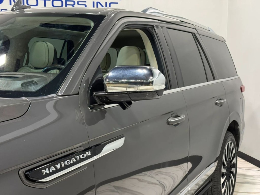2023 Lincoln Navigator Image 10