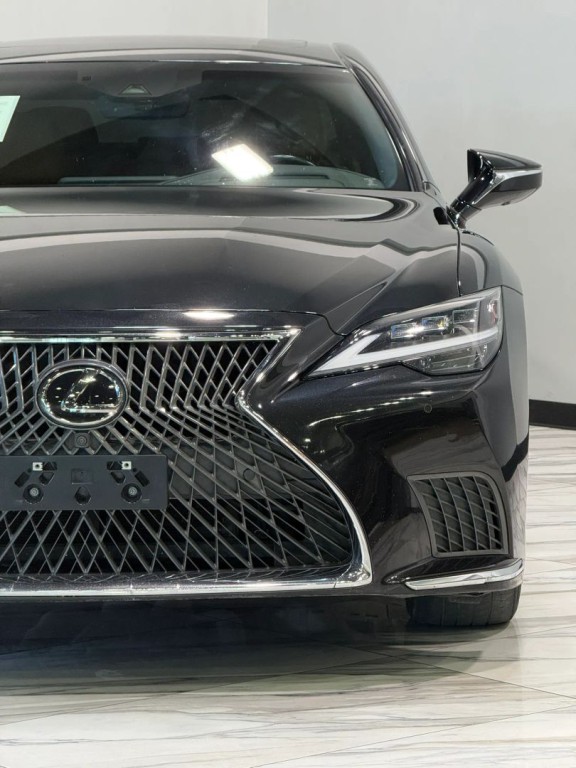 2021 Lexus LS Image 4