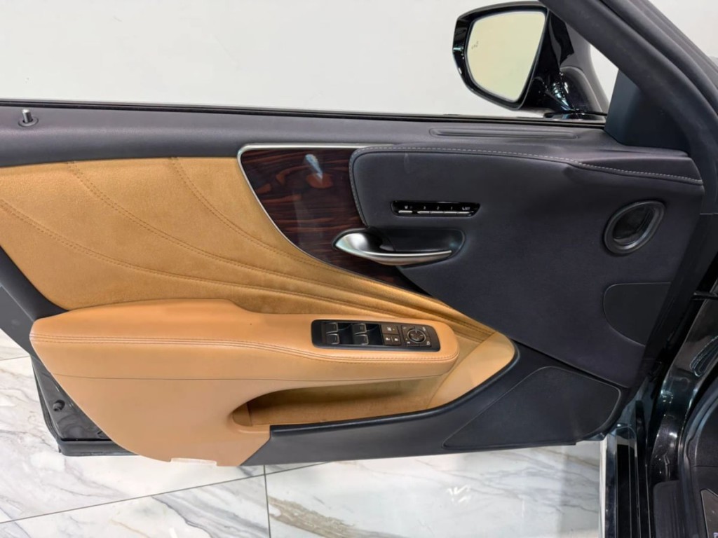 2021 Lexus LS Image 12