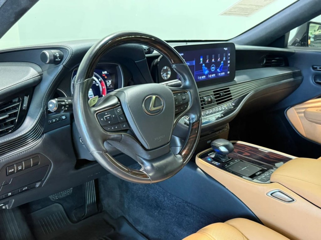 2021 Lexus LS Image 14