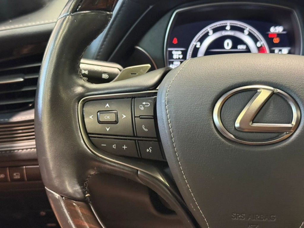 2021 Lexus LS Image 16