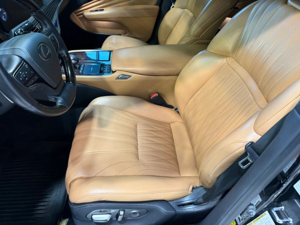 2021 Lexus LS Image 28