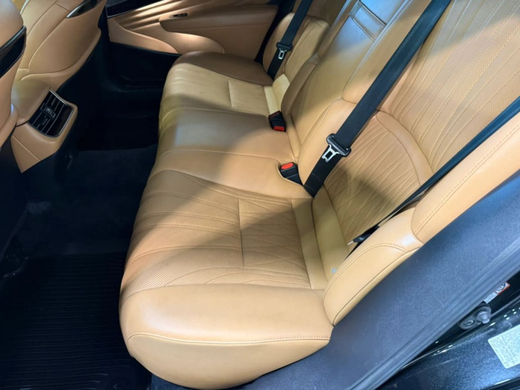 2021 Lexus LS Image 30