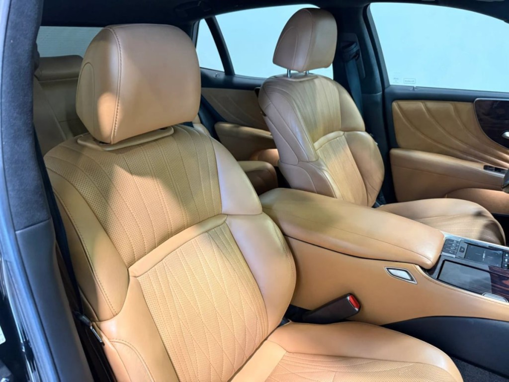 2021 Lexus LS Image 31